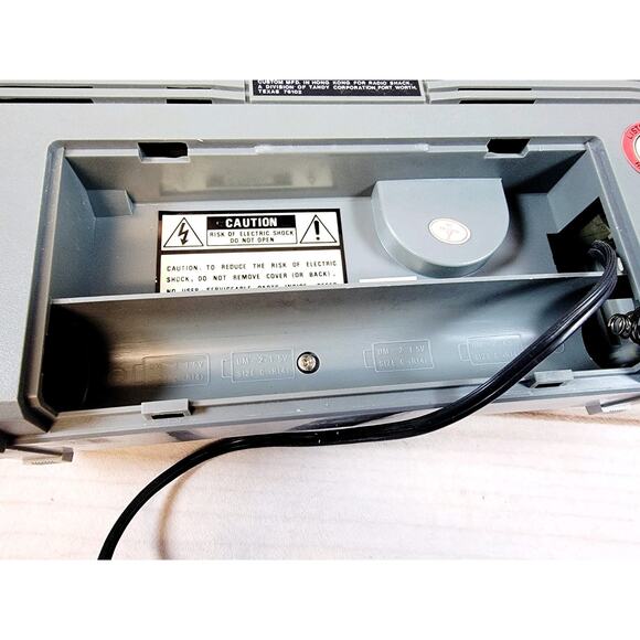 Realistic Radio Shack 12-625A FM AM Portable AC DC Radio TESTED Retro Vintage - Picture 8 of 12